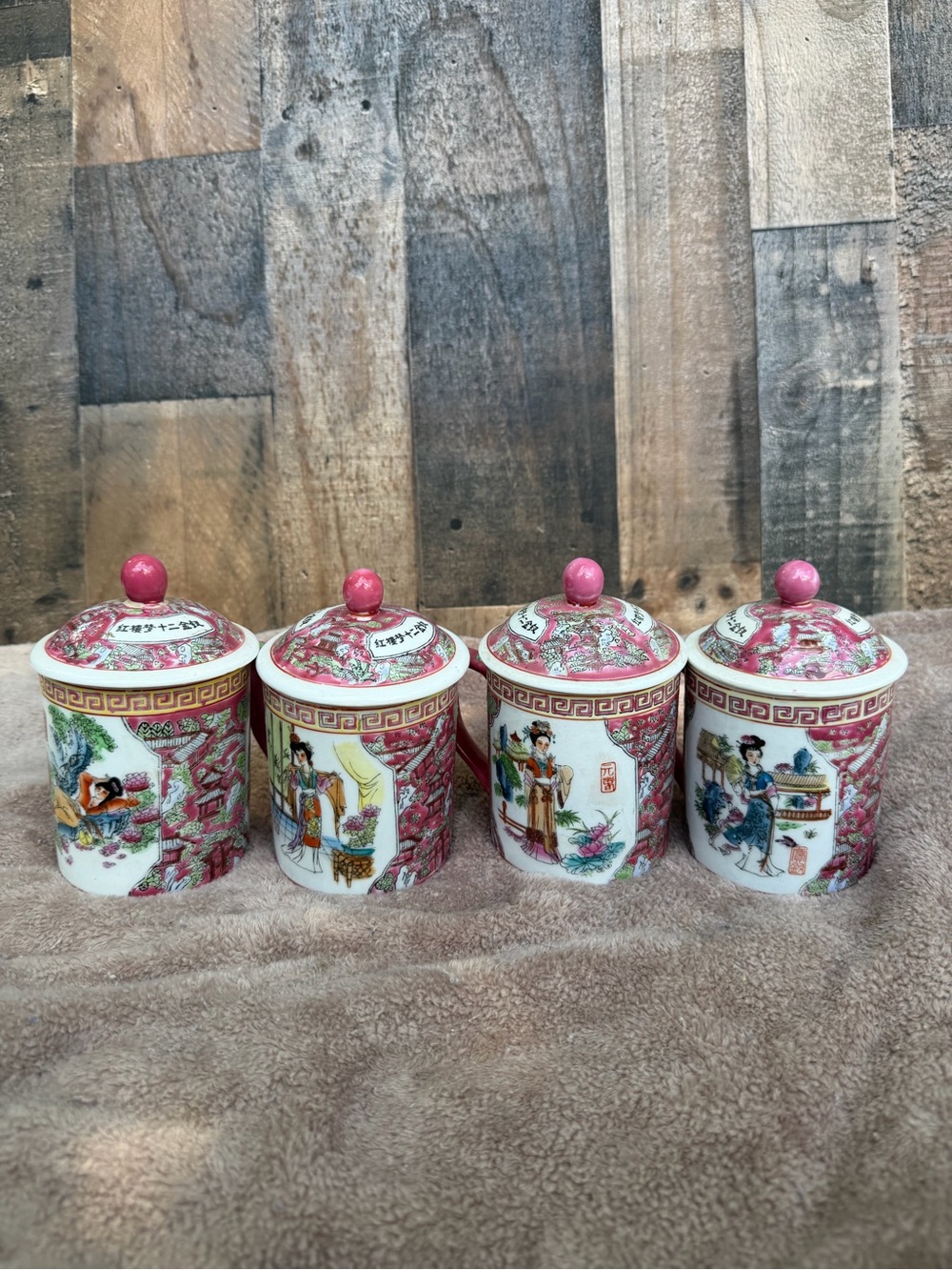Set of 4 Decorative Chinese geisha teacup mugs